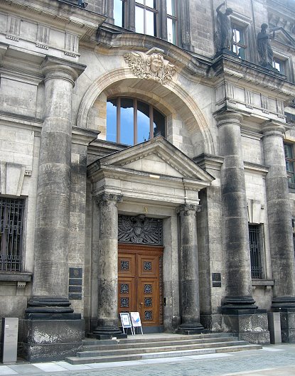 Eingang OLG Dresden Rechtsanwalt